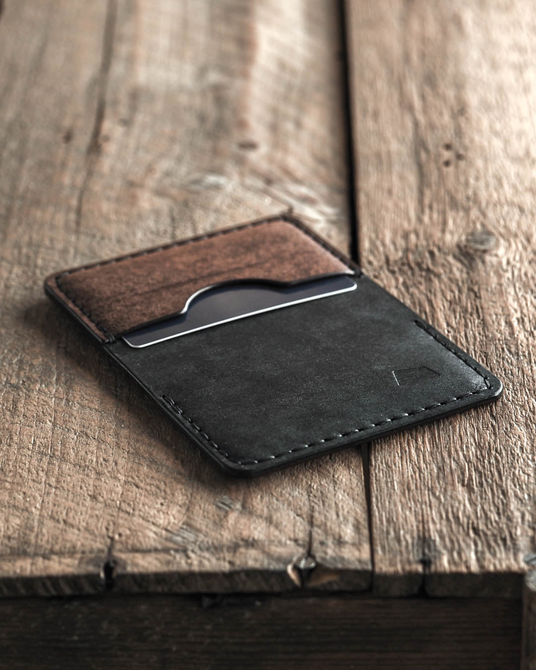 Luava handmade leather bi-fold wallet journeyman blackbrown open outside