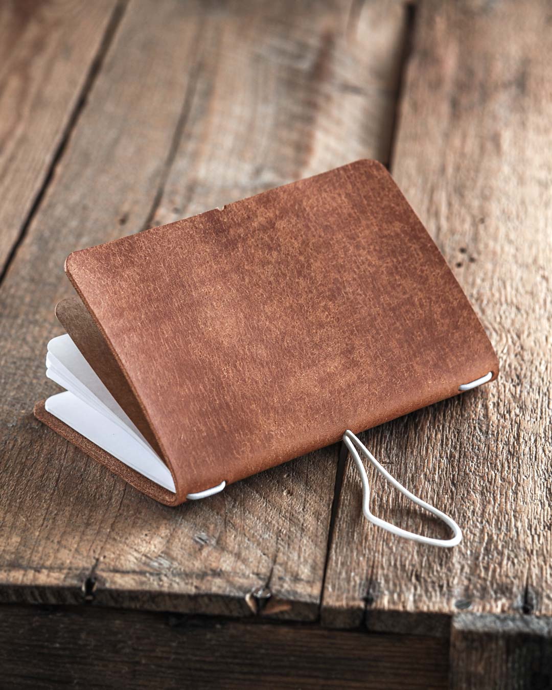 Luava handmade leather journal Ranger Journal color cognac brown. Open. Angle