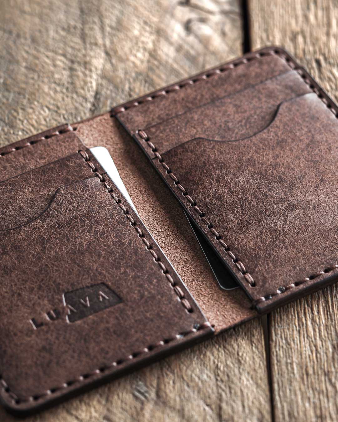 Luava handmade leather wallet ranch color tabacco dark brown detail